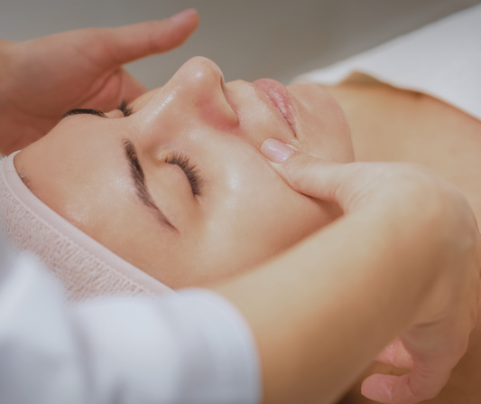 FACE & DECOLLETAGE LYMPHATIC DRAINAGE MASSAGE 60 MIN